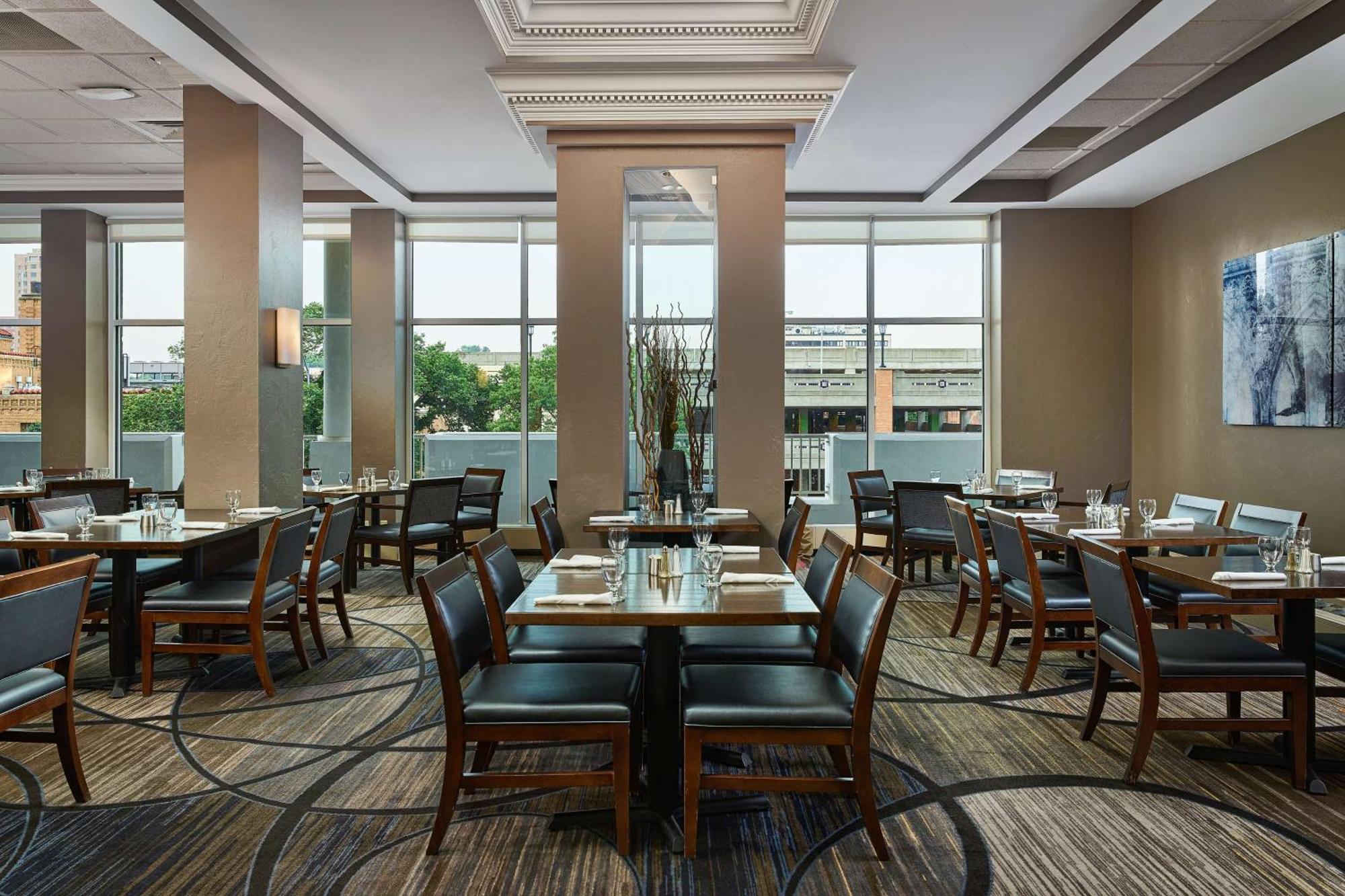 Hilton Kansas City Country Club Plaza Exterior photo