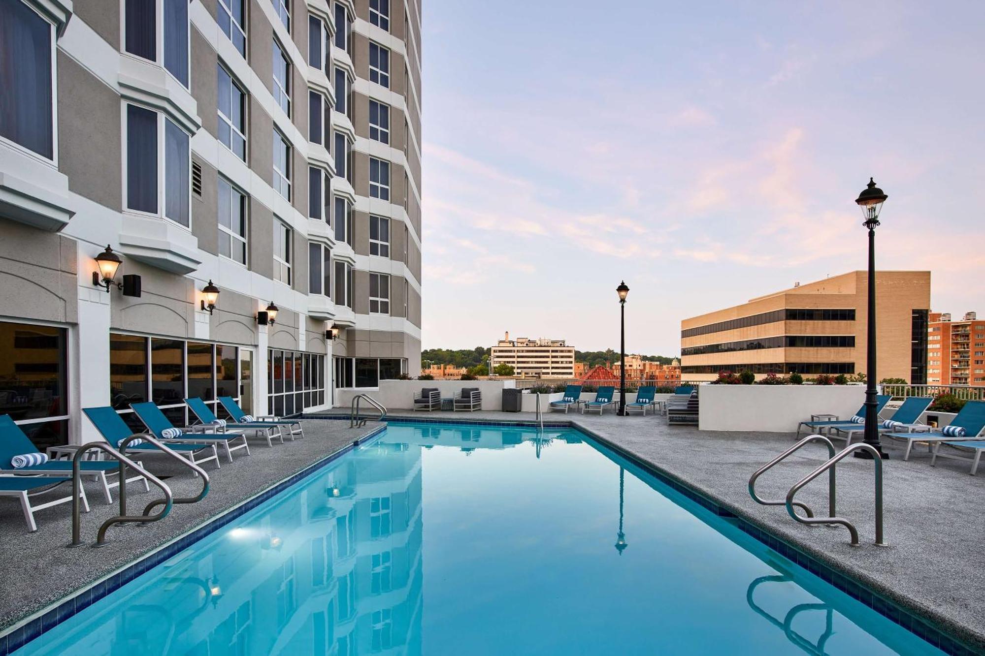 Hilton Kansas City Country Club Plaza Exterior photo