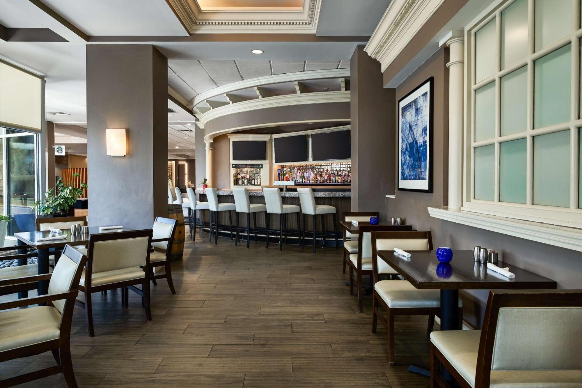Hilton Kansas City Country Club Plaza Exterior photo